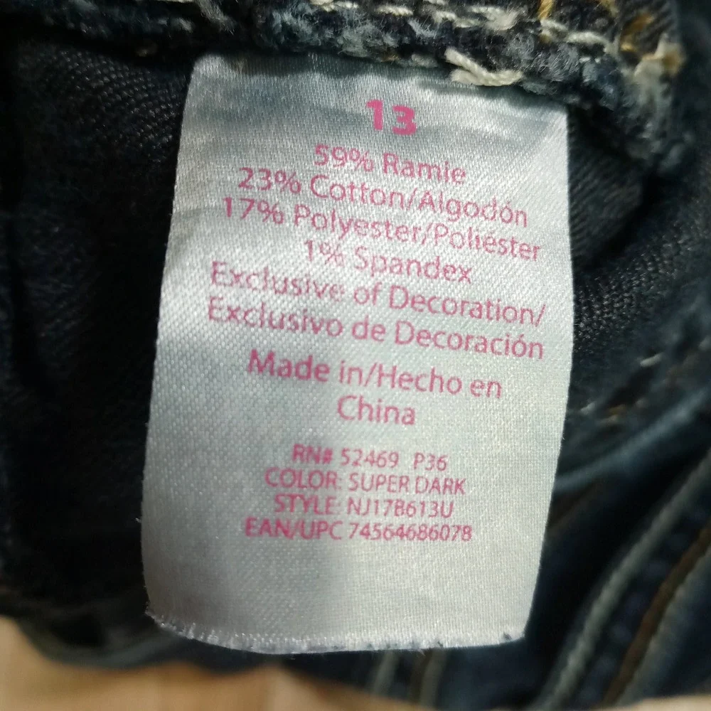 No Boundaries Women Super Dark Wash Capri Jeans Rhinestone Pockets Size 13 - Picture 4 of 10